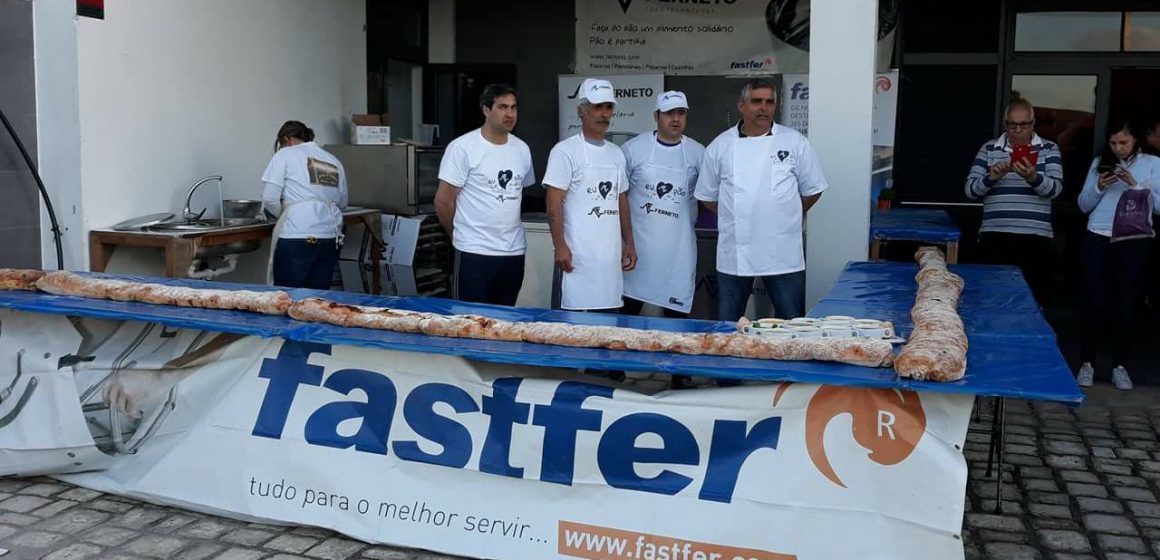 Fazendas de Almeirim faz pão gigante em dia com muitas sopas