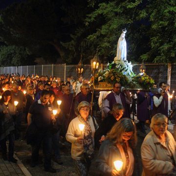 Procissão em Honra de Nossa Senhora de Fátima