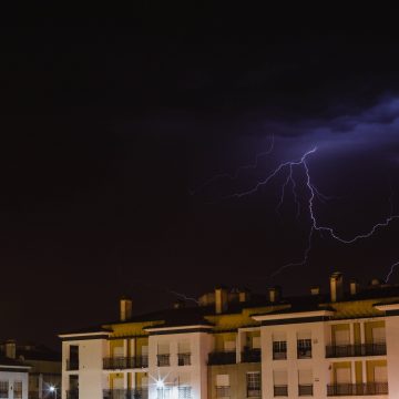 Trovoada pinta céu de Almeirim