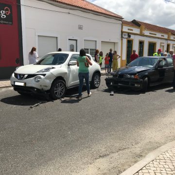 Acidente condiciona trânsito na rua Condessa da Junqueira
