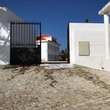 Entrada do Colégio Conde de Sobral alvo de novo ato de vandalismo Entrada do Colégio Conde de Sobral alvo de novo ato de vandalismo