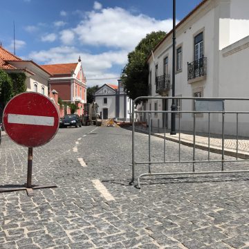 Rua Almirante Reis cortada devido a obras