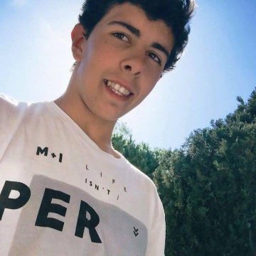 Funeral de jovem de Azeitada que morreu em acidente marcado