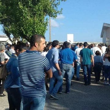 Familiares e amigos vestidos de branco no último adeus a Diogo Pereira