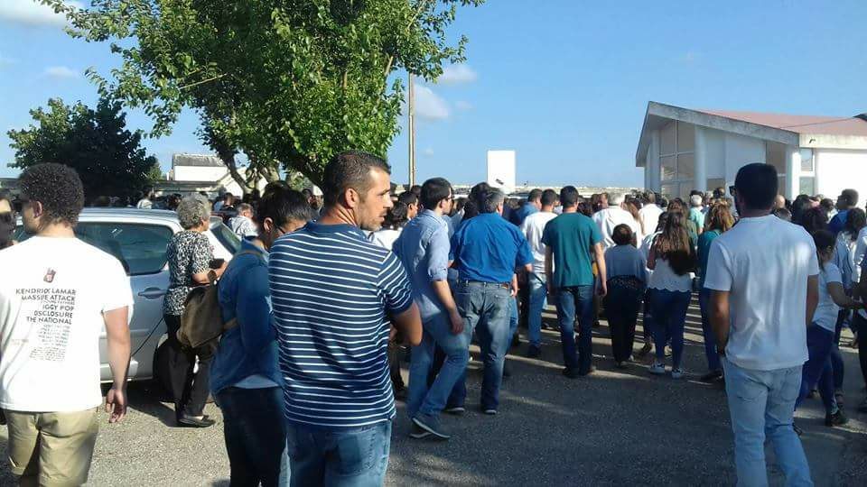 Familiares e amigos vestidos de branco no último adeus a Diogo Pereira Familiares e amigos vestidos de branco no último adeus a Diogo Pereira