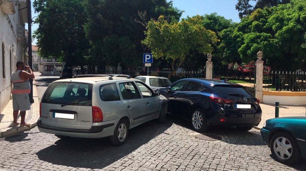 Última hora: Menor de 10 anos tem acidente de carro