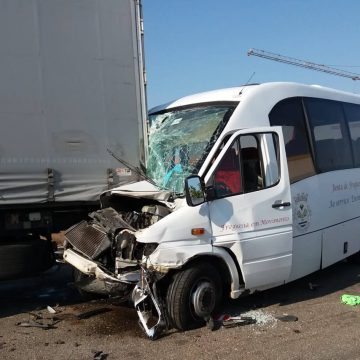 Motorista de autocarro da Junta de Benfica do Ribatejo ferido em acidente aparatoso que envolveu três viaturas