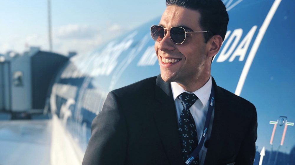 Comissário cantor aposta no rap