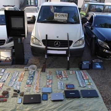 GNR faz detidos no concelho de Almeirim por droga, armas e muito dinheiro