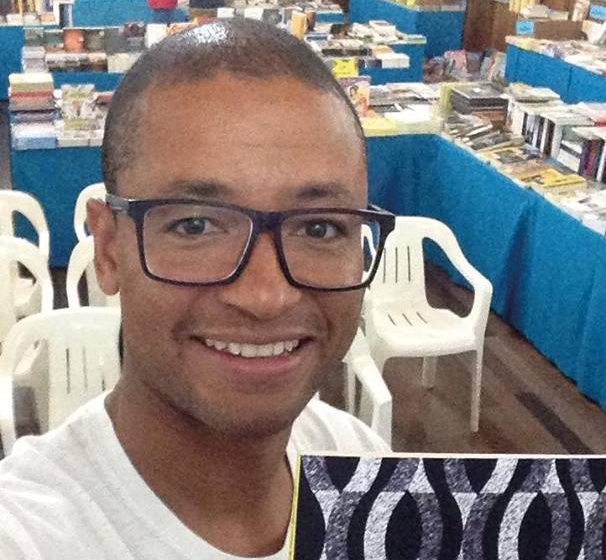 “Obrigado. Desculpa. Se faz favor.” “Obrigado. Desculpa. Se faz favor.”