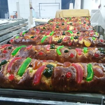 Bolo Rei gigante quase pronto