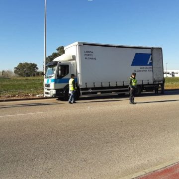 GNR atenta aos veículos pesados de mercadorias e passageiros GNR atenta aos veículos pesados de mercadorias e passageiros