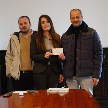 VÍDEO – O Almeirinense doa receitas da venda em banca ao Grupo de Dadores de Sangue de Almeirim VÍDEO – O Almeirinense doa receitas da venda em banca ao Grupo de Dadores de Sangue de Almeirim
