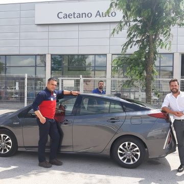 O Almeirinense ao volante de um Prius Plug-in Hybrid O Almeirinense ao volante de um Prius Plug-in Hybrid