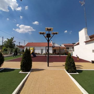 Junta de Freguesia de Parreira e Chouto colocou mais uma árvore solar na freguesia