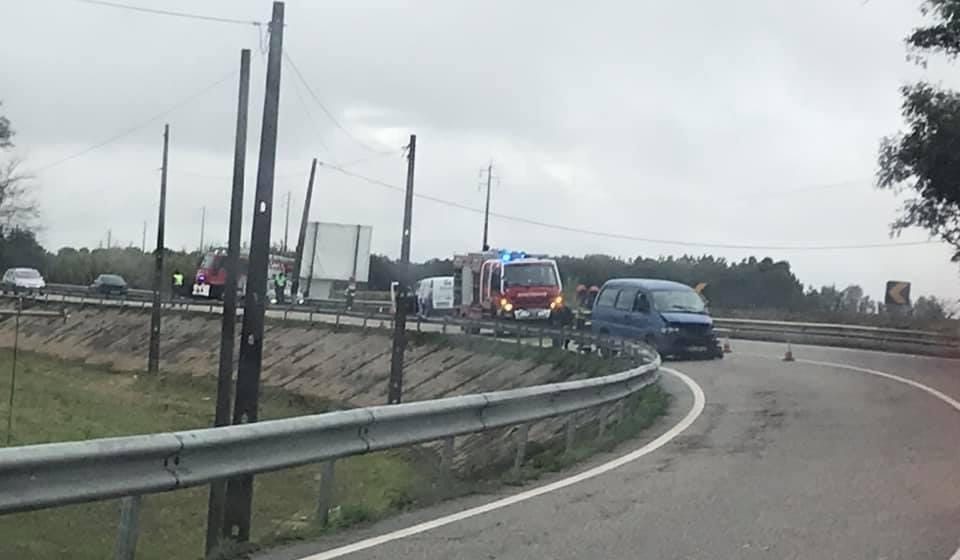 Dois feridos em acidente em Azeitada Dois feridos em acidente em Azeitada