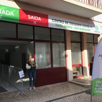 Farmácias voltam a fazer testes gratuitos desde que sejam prescritos Farmácias voltam a fazer testes gratuitos desde que sejam prescritos