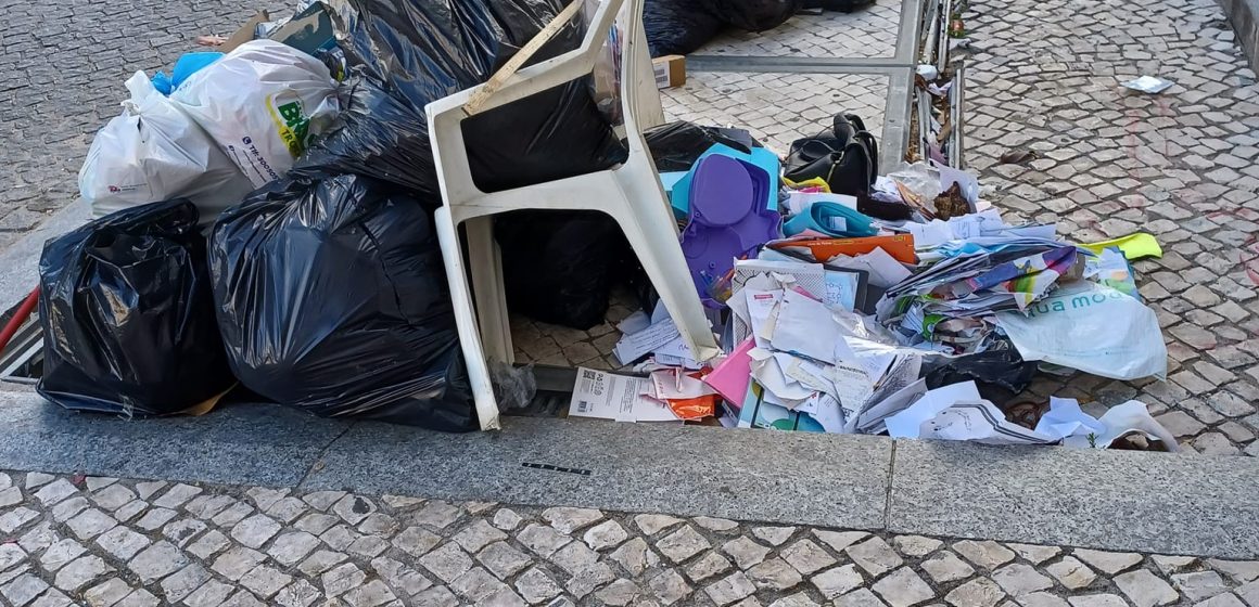 Falta de civismo deixa centro de cidade (muito) sujo Falta de civismo deixa centro de cidade (muito) sujo