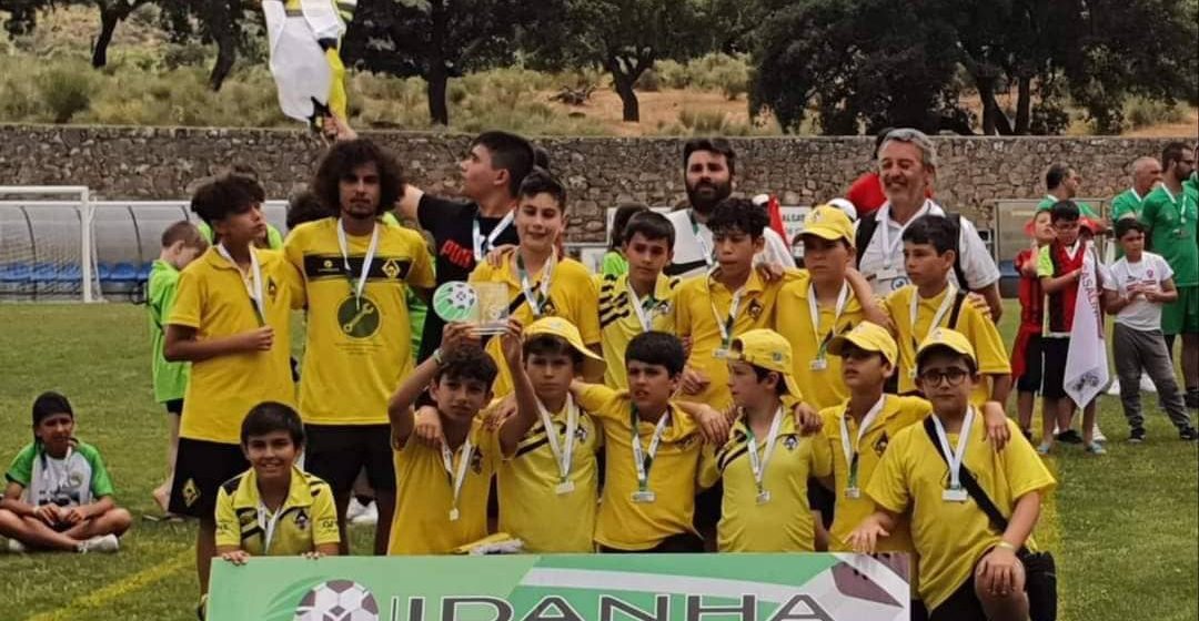 Equipa de sub-11 e sub-12 do Fazendense nos torneios de Idanha-a-Nova e Penamacor Equipa de sub-11 e sub-12 do Fazendense nos torneios de Idanha-a-Nova e Penamacor