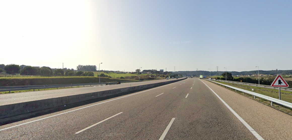 Duas vítimas mortais em despiste de viatura na A1 Duas vítimas mortais em despiste de viatura na A1
