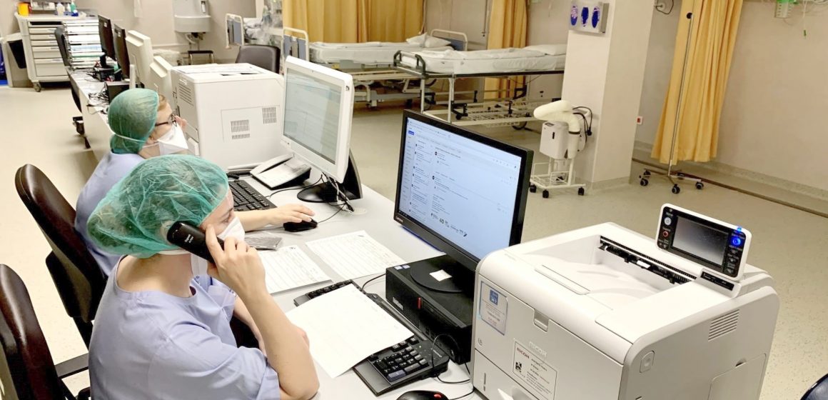 Enfermeiros do Hospital de Santarém informam família dos doentes após cirurgias Enfermeiros do Hospital de Santarém informam família dos doentes após cirurgias