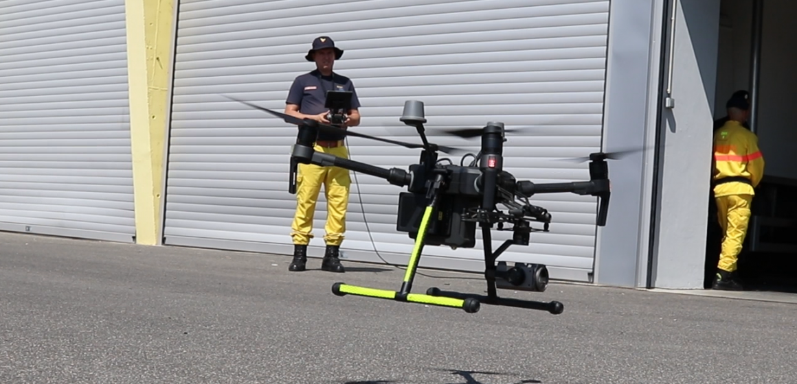 Força Especial de Proteção Civil de Almeirim resgata família de emigrantes com recurso a drone